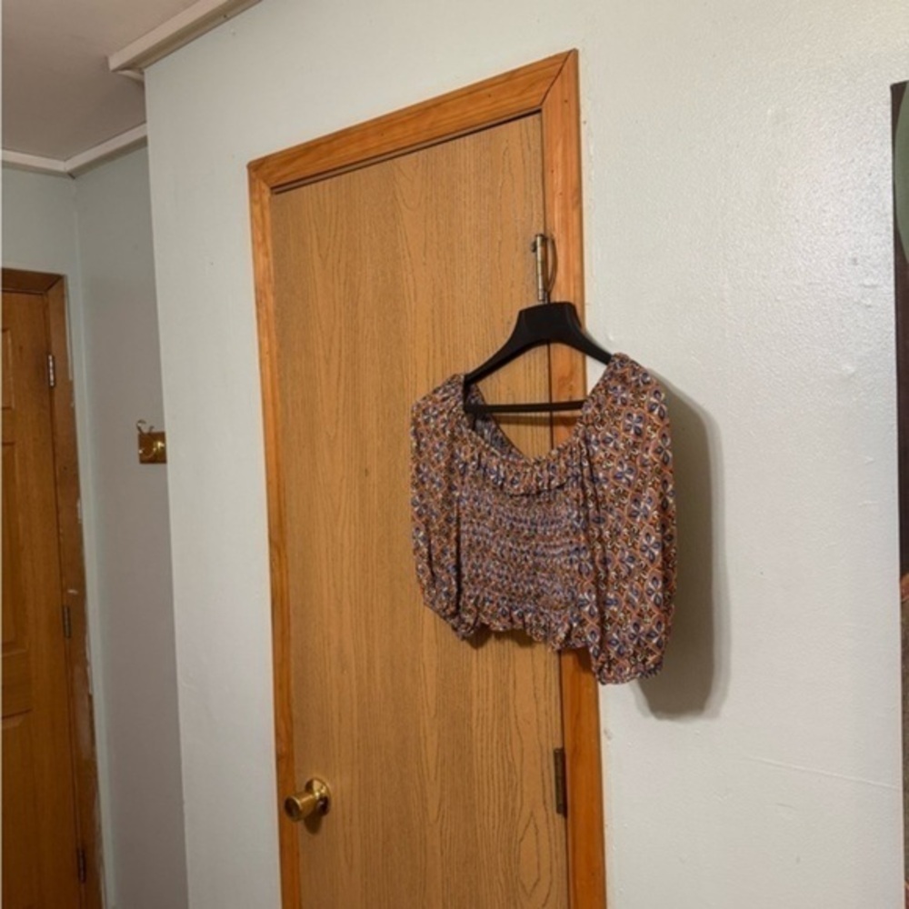 Urban Outfitters Small Multi-Color w/Geometric Print & Puff Sleeves Crop Top